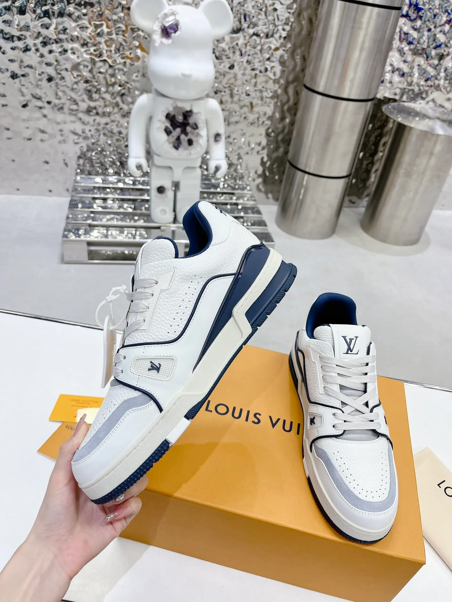👟👟Ex-factory price 840👟👟 Women's Shoes Factory LV top version 2023 new model Purchasing quality LV~Louis Vuitton Lv TRAINER's best-looking sneakers, Donkey Brand strongly promotes new products, official website limited edition retro basketball sneakers! Both high-cut and low-cut products cost money to purchase an accurate 1:1 replica of the original version. The details are invincible and full of sincerity. The imported and customized original cowhide leather is the same as the original version. The details are 100% restored. The private model customizes the original one-piece T👟👟 ex-factory price U outsole. It is different from other brands. Without the original version, this effect cannot be achieved!    Men's and women's models 35-40 39-45 (45 and 46 are customized and cannot be returned or exchanged)